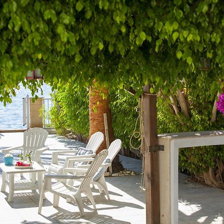 Meneou Beachfront Villa Sunset Перволия Екстериор снимка