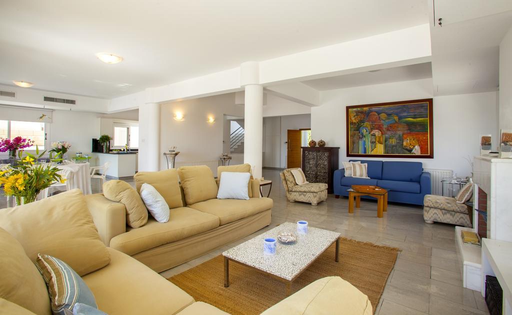Meneou Beachfront Villa Sunset Перволия Стая снимка