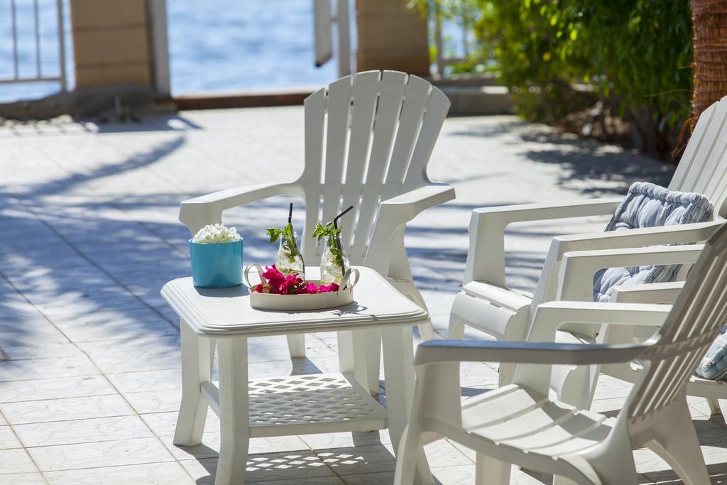 Meneou Beachfront Villa Sunset Перволия Стая снимка