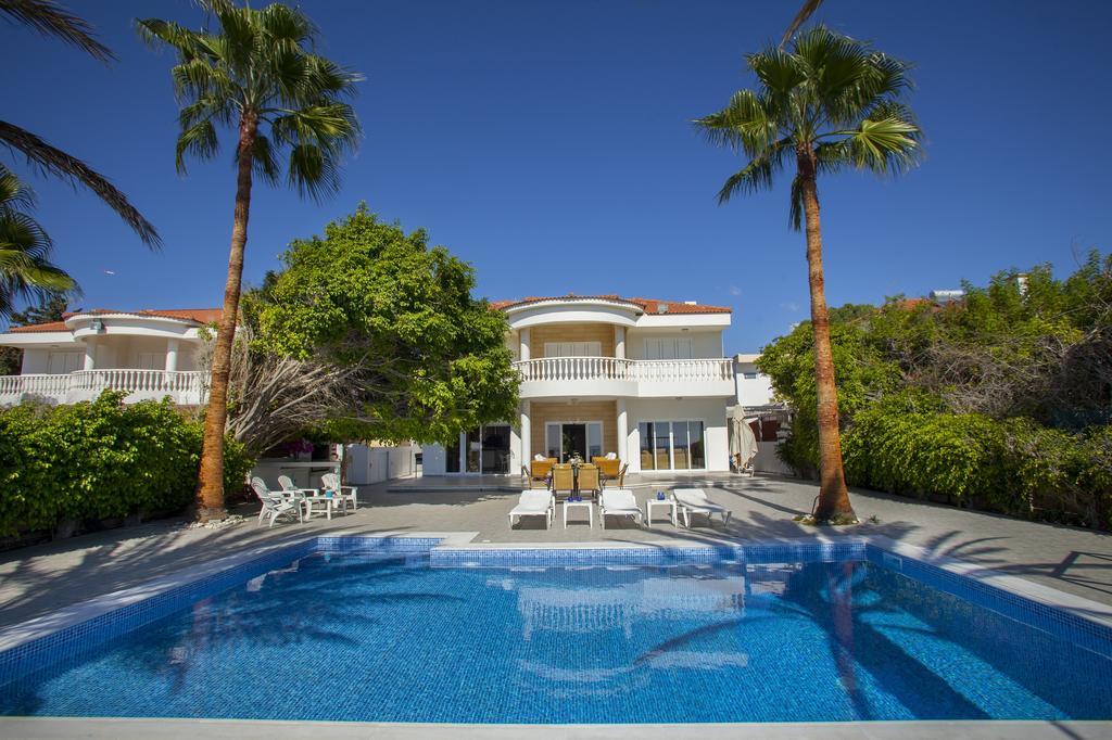 Meneou Beachfront Villa Sunset Перволия Стая снимка