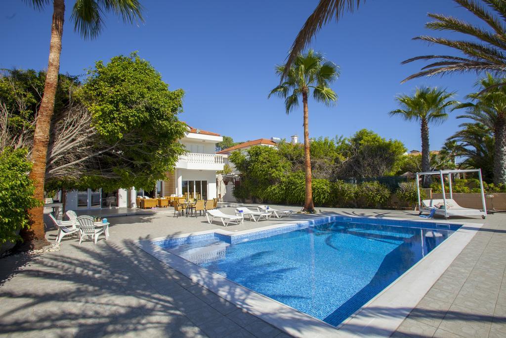 Meneou Beachfront Villa Sunset Перволия Стая снимка