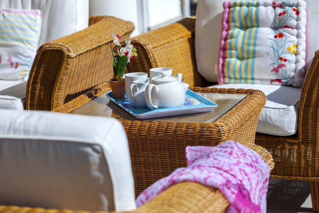 Meneou Beachfront Villa Sunset Перволия Стая снимка