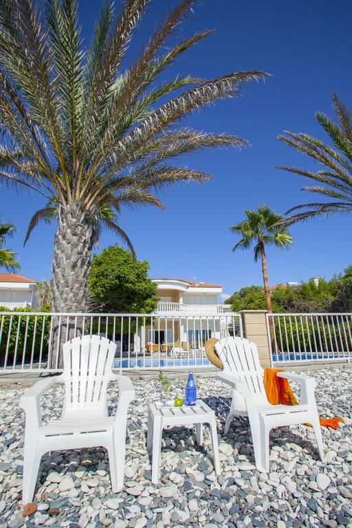 Meneou Beachfront Villa Sunset Перволия Стая снимка