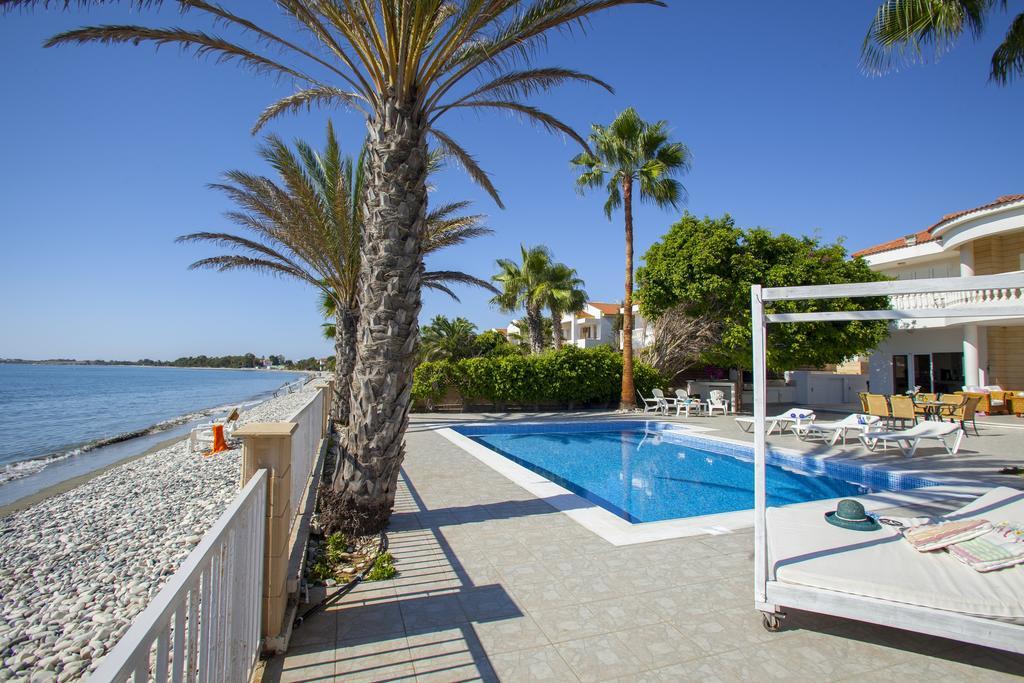 Meneou Beachfront Villa Sunset Перволия Стая снимка