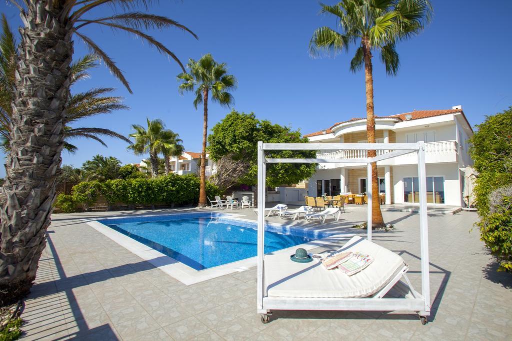 Meneou Beachfront Villa Sunset Перволия Екстериор снимка